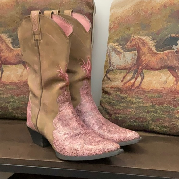 Pink Ariat boots - Picture 2 of 5